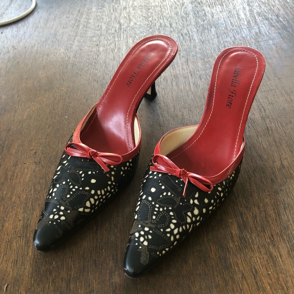 Isabella Fiore Cutout Low Heel